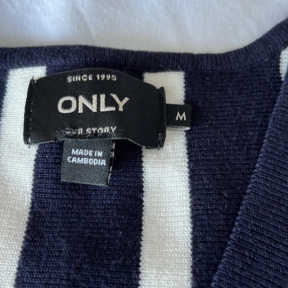 Only brand size M navy/white sweater - Picture 2 of 4